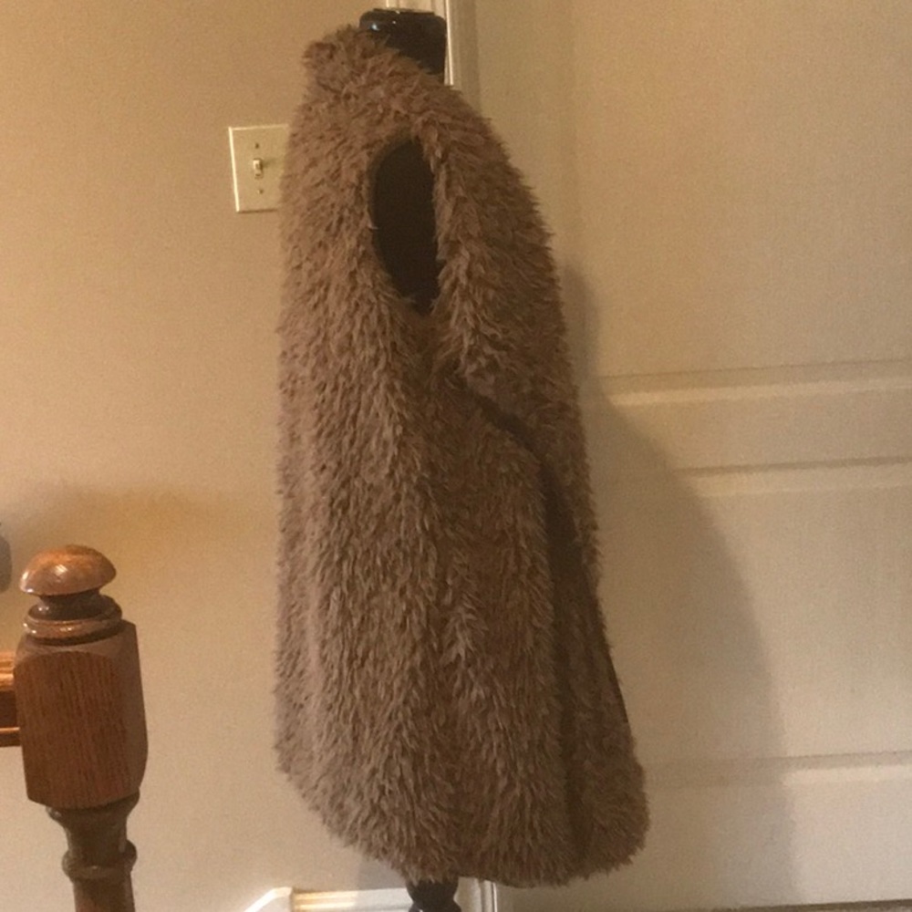 Vest size L. Brown / Tan color - Picture 6 of 8